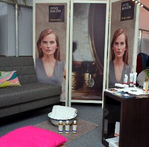 Le stand de Dr. Hauschka sur la plage Majestic 66