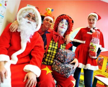 Les membres de l'association "Les nez rouges"