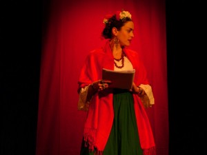 Sarah Vernette dans son spectacle sur Frida Khalo "Viva la vida".