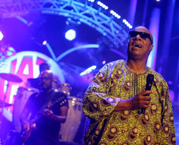 Stevie Wonder en plein concert au Festival Jazz à Juan
Crédit photo : Office de tourisme et des Congrès d’Antibes Juan-les-Pins/Gilles Lefrancq.