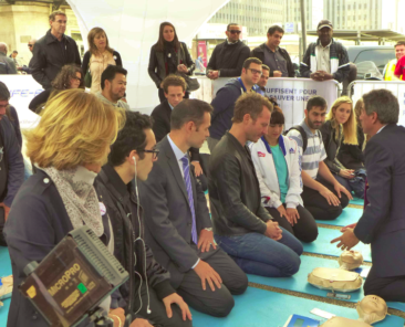 Au premier rang : Le chanteur Sinclair et la judoka Laetitia Blot