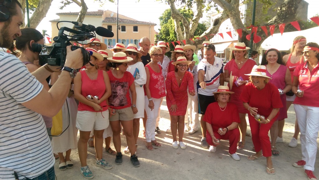 Isabelle Weill (au centre), donne le coup d'envoi du Challenge féminin "Go Red For Women".