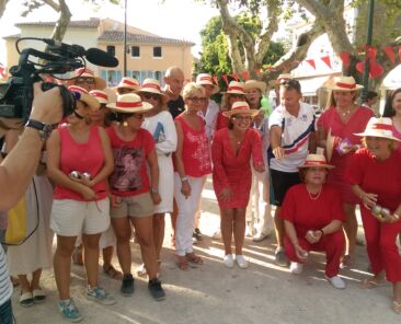 Isabelle Weill (au centre), donne le coup d'envoi du Challenge féminin "Go Red For Women".