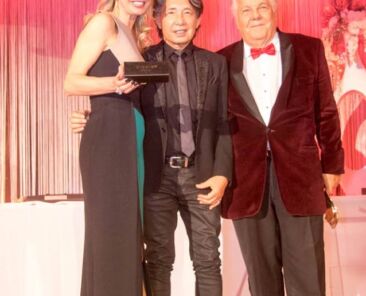 De gauche à droite: Zoya Galagan, Kenzo, et Massimo Gargia