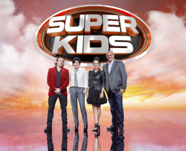 De gauche à droite: Philippe CANDELORO, Liane FOLY, ALIZEE et Gerard LOUVIN Crédit photo: Jean Brice LEMAL/M6