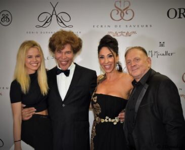 Denis Durand en compagnie de Igor Bogdanoff et de Julie Jardon
Crédit photo et copyright : IDMediaCannes