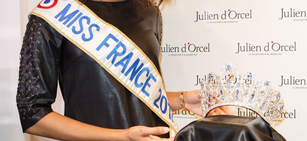 PARIS : Revelation de la couronne Miss France 2018 par le bijoutier Julien D'Orcel a l'Hotel Particulier "Le 6 Mandel".