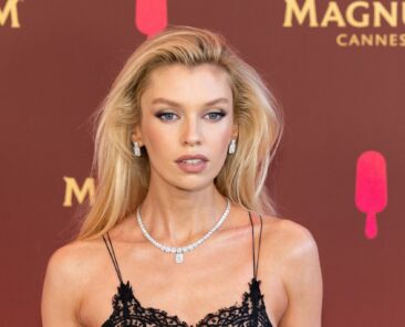 Stella Maxwell , Plage Magnum 22 Mai 2023 Jeremy MELLOUL/Bestimage