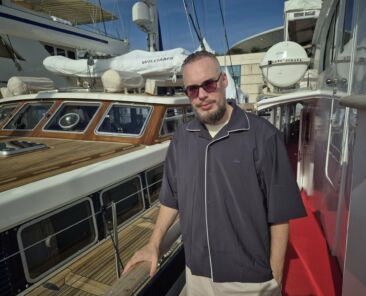 Sébastien Abdelhamid sur le bateau Technikart